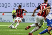 AC米兰中场发挥低迷，需重新调整阵容